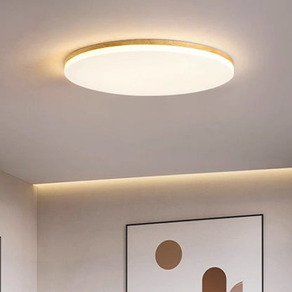 Single round LED ceiling lamp in acrylic