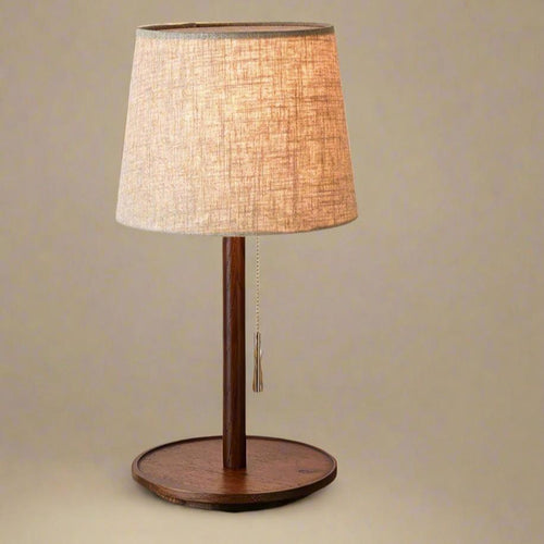 Gentle Glow Scandinavische walnotenlamp met luxe stoffen accenten