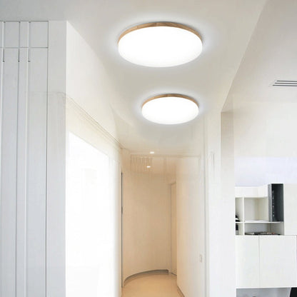 Single round LED ceiling lamp in acrylic