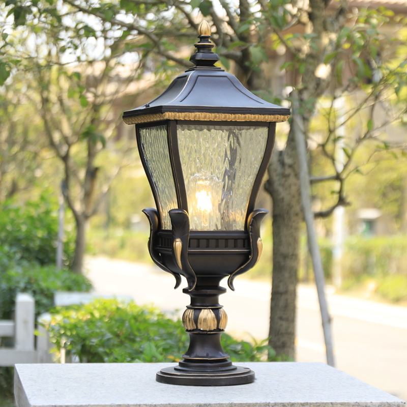 Outdoor lantern