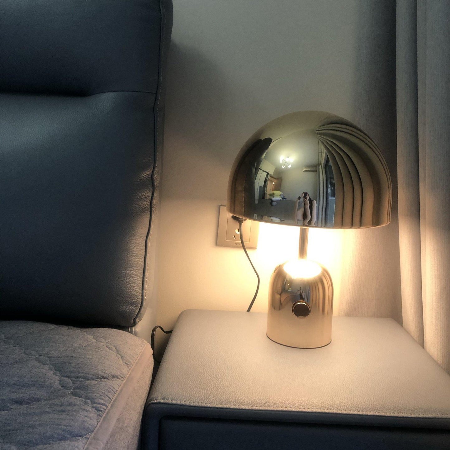 Bell table lamp