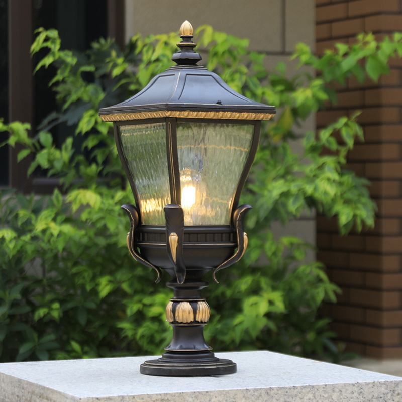 Outdoor lantern