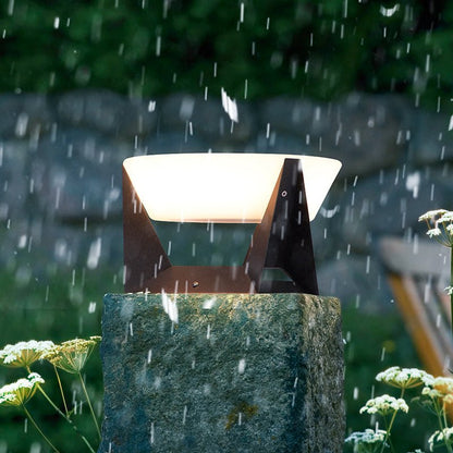 LandingLight™ | Luxury solar powered outdoor lamp 