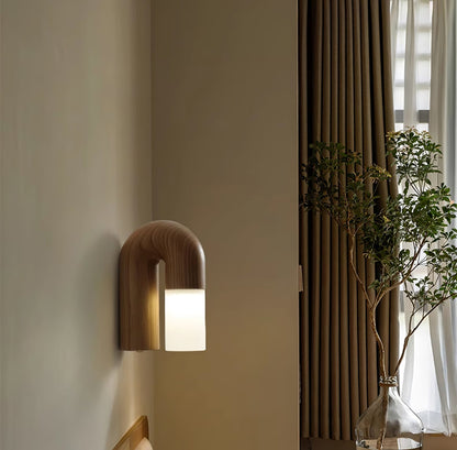 Arcus wooden wall lamp