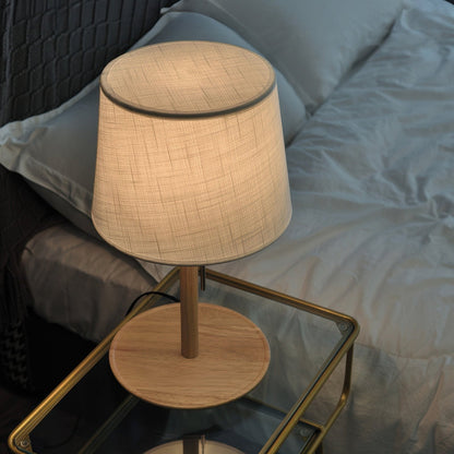 Gentle Glow Scandinavische walnotenlamp met luxe stoffen accenten