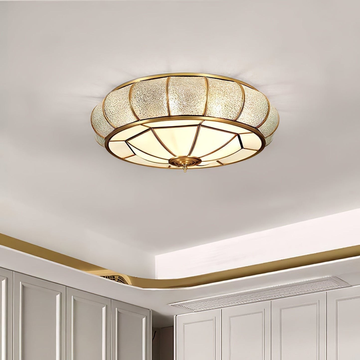 Round glass ceiling lamp with structure