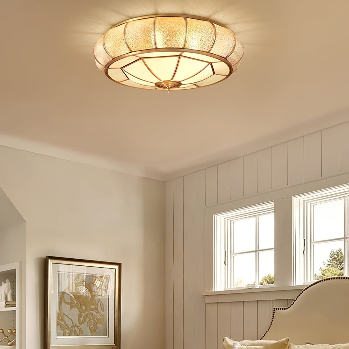 Round glass ceiling lamp with structure