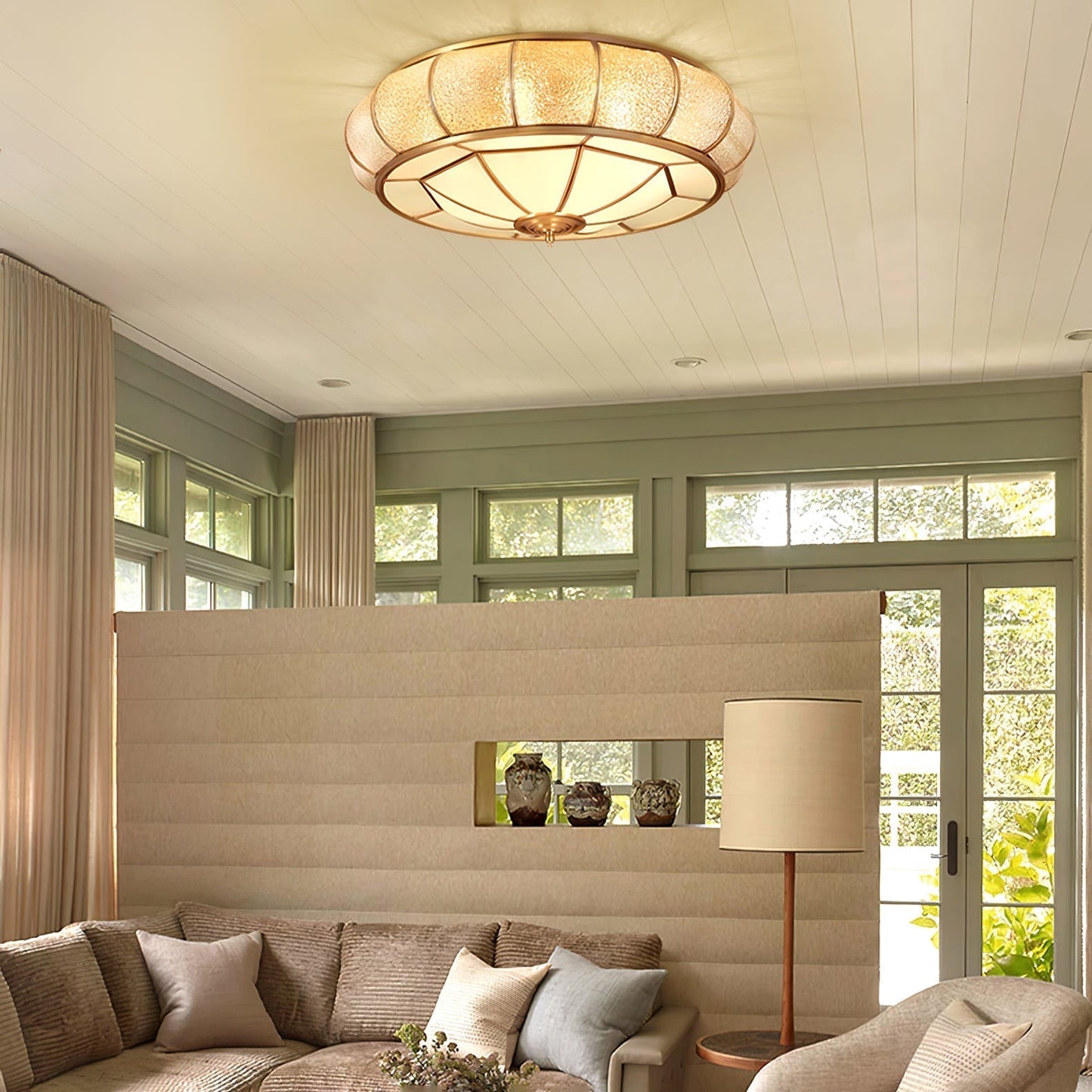 Round glass ceiling lamp with structure