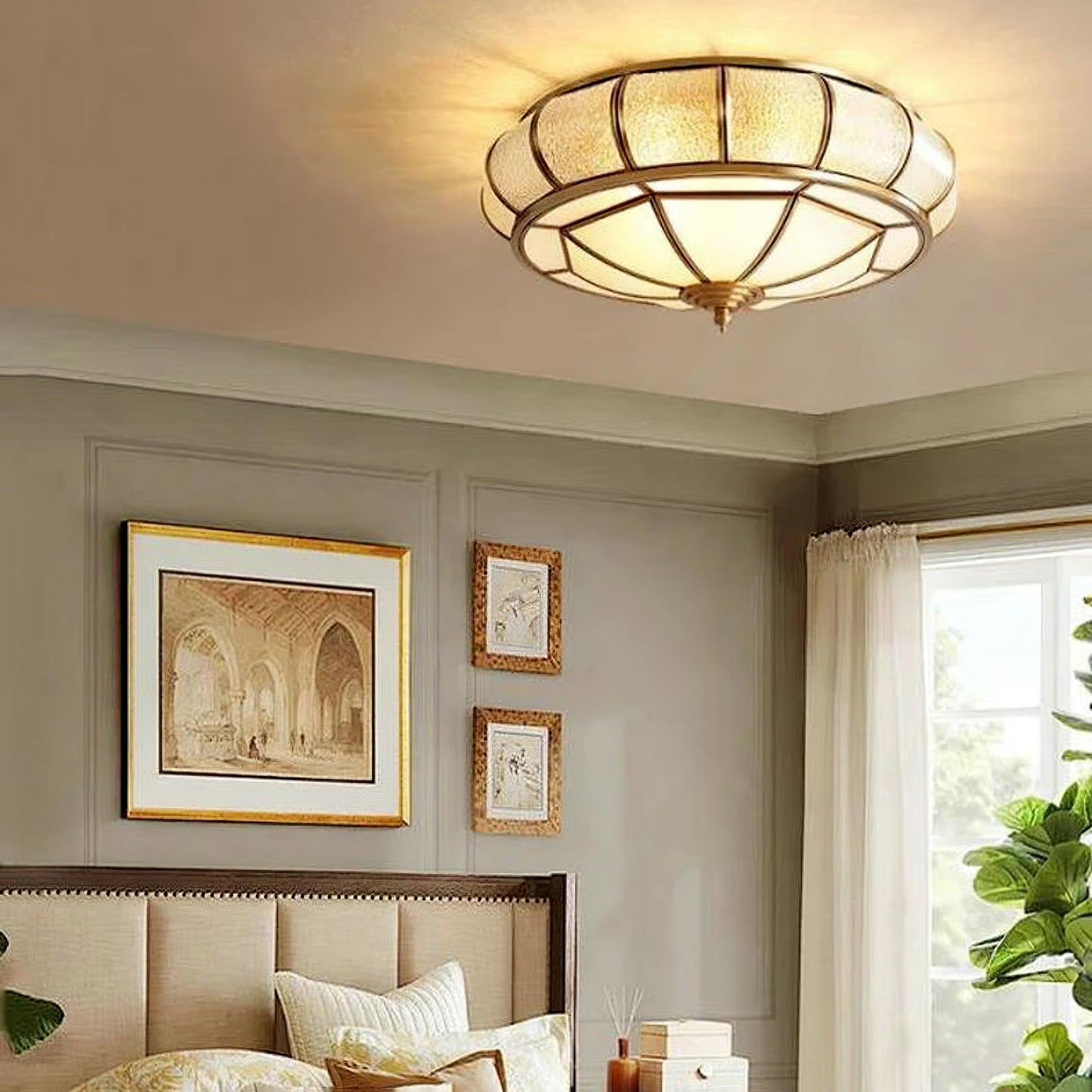 Round glass ceiling lamp with structure