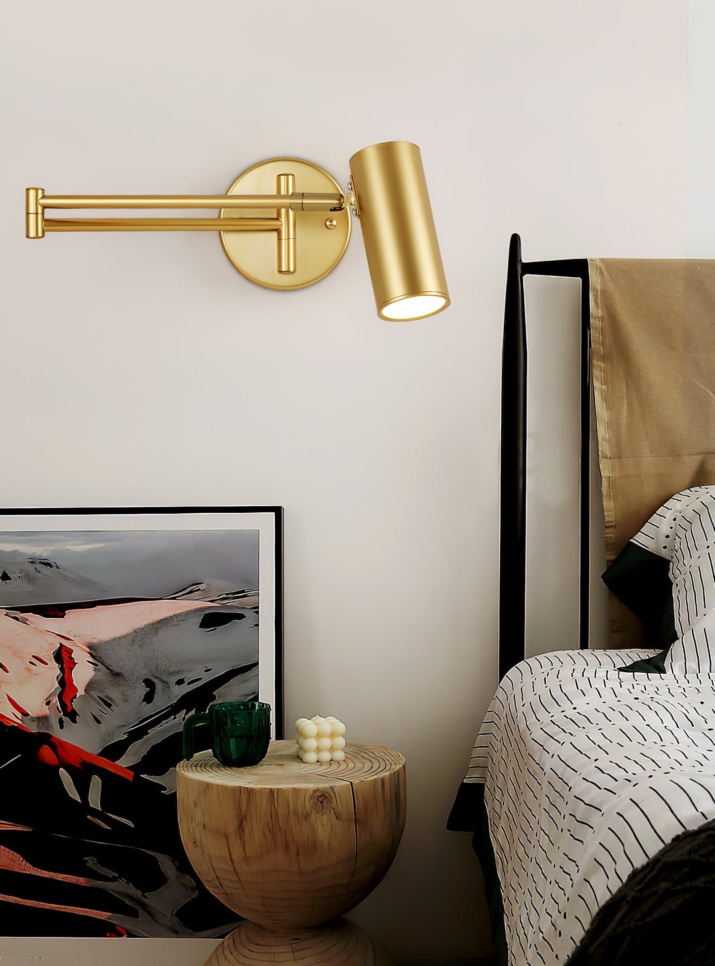 Swivel arm wall lamp 