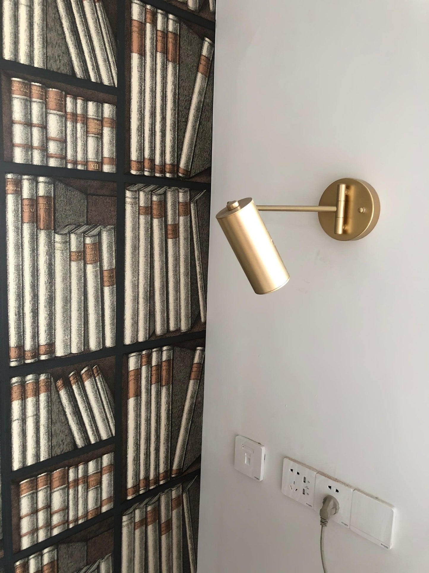 Swivel arm wall lamp 