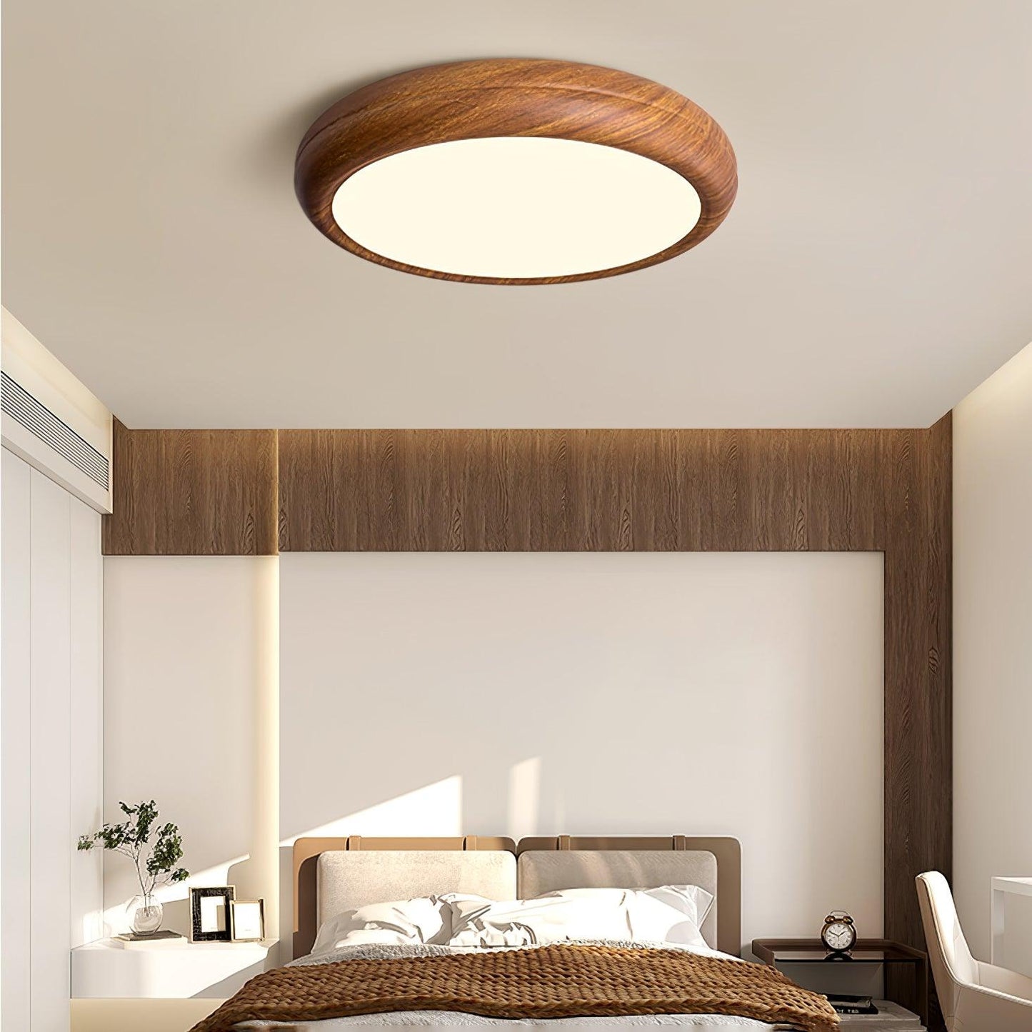 Round ceiling lamp with wood grain 