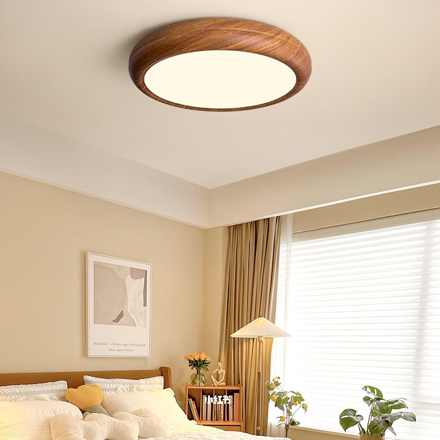 Round ceiling lamp with wood grain 