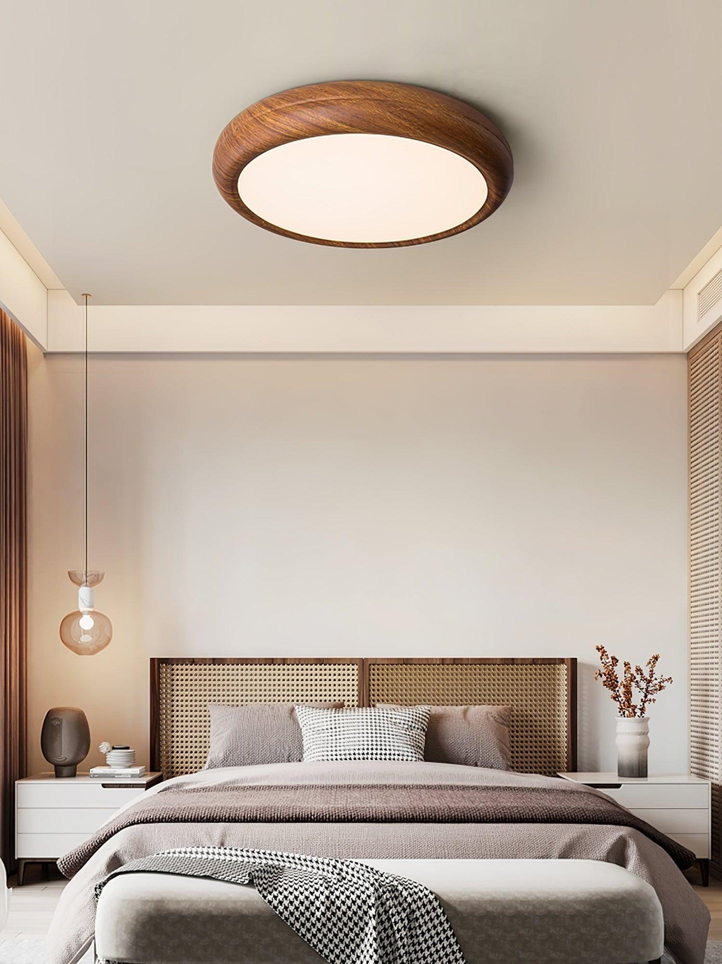 Round ceiling lamp with wood grain 