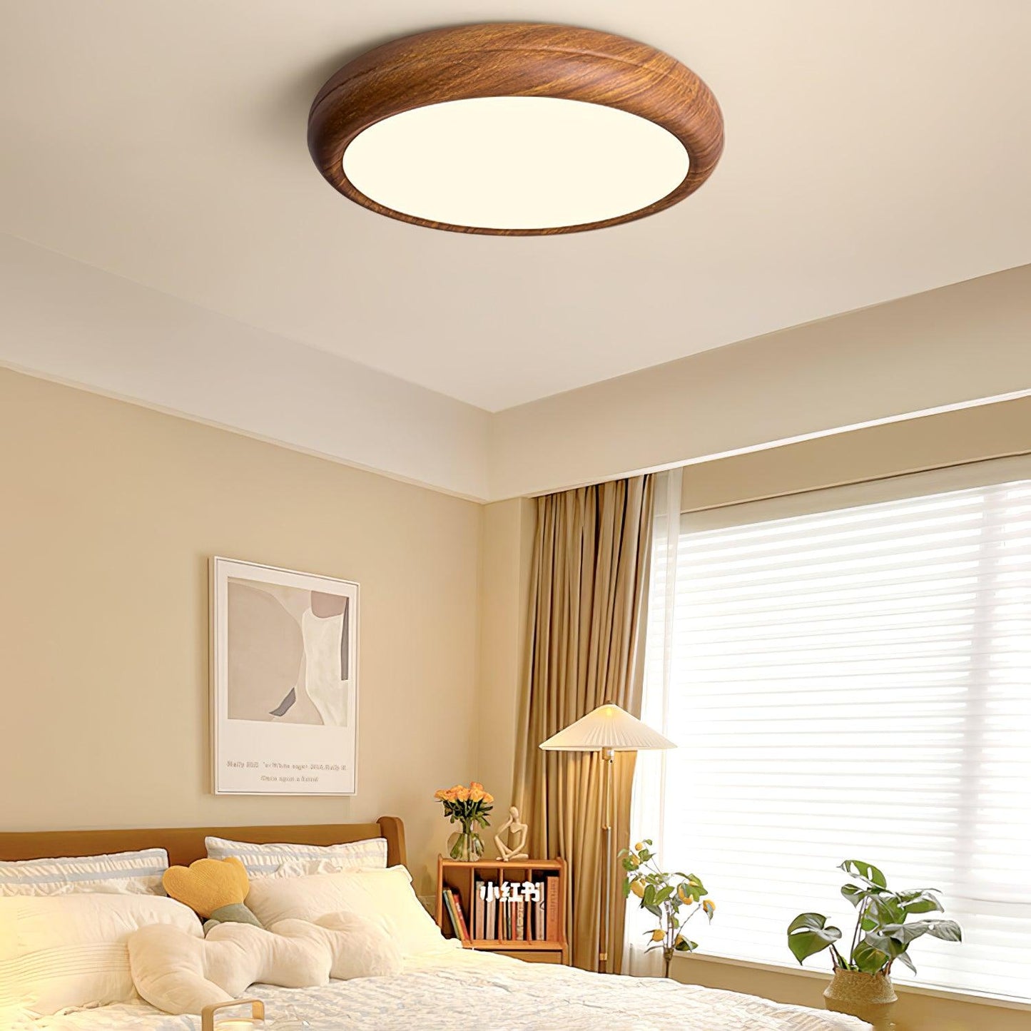 Round ceiling lamp with wood grain 