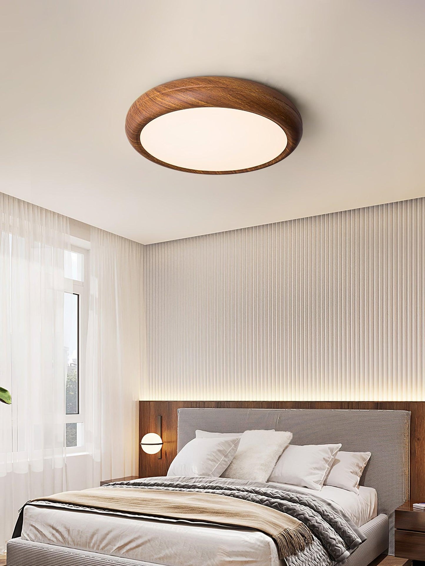 Round ceiling lamp with wood grain 