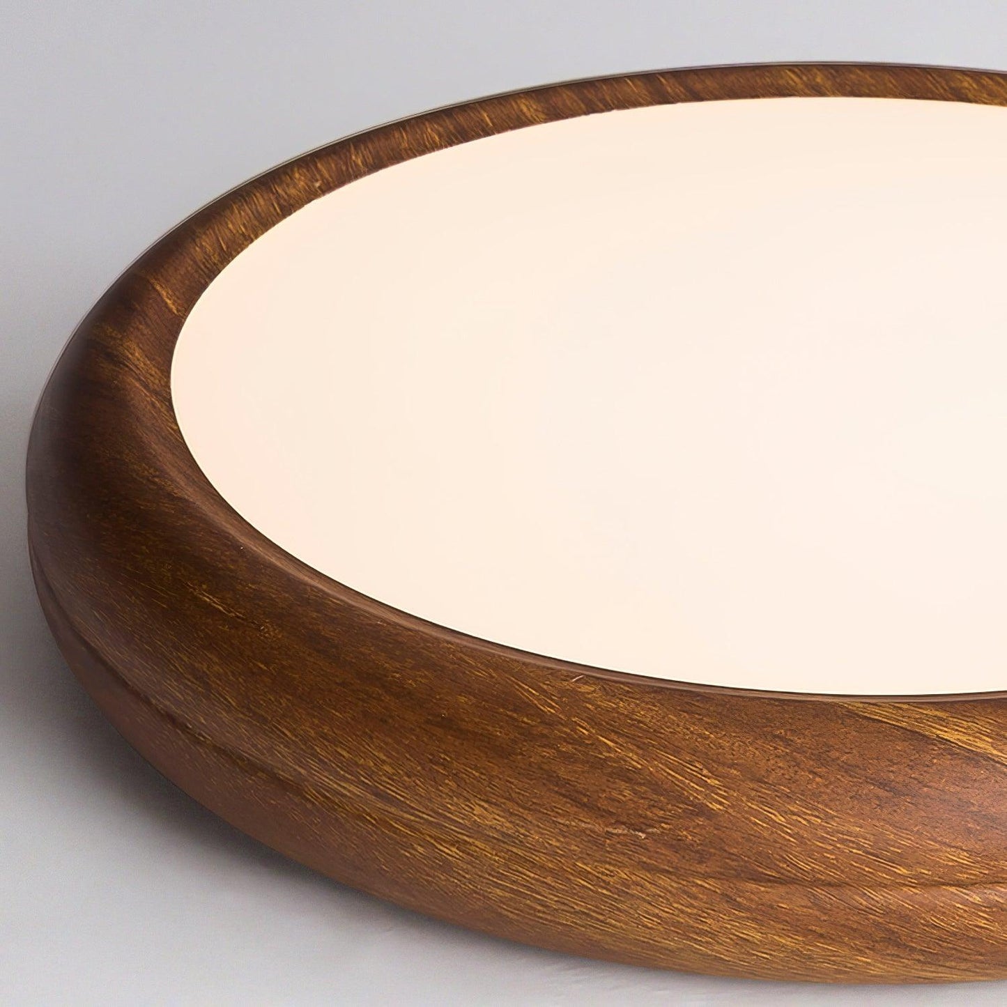 Round ceiling lamp with wood grain 