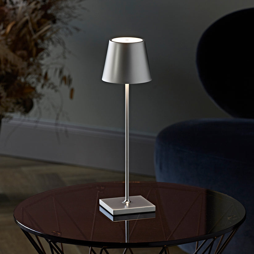 High table lamp with dimming function 