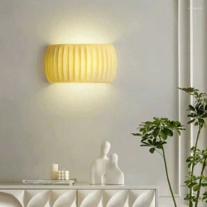 Moderne Art Deco hars geribbelde wandlamp