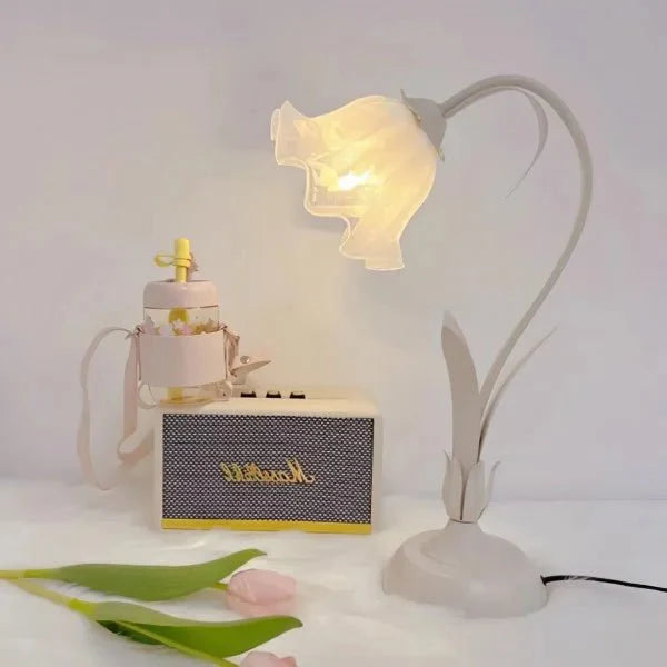 Vintage adjustable flower table lamp