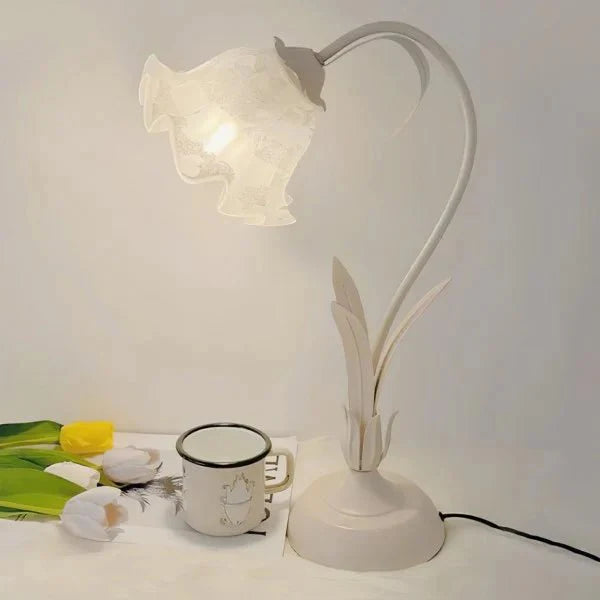 Vintage adjustable flower table lamp