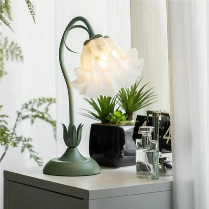 Vintage adjustable flower table lamp